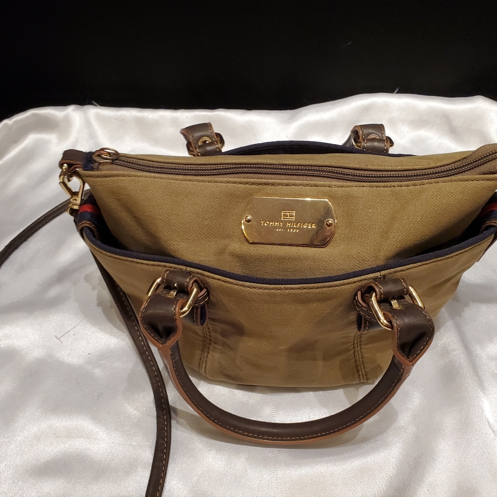 Tommy Hilfiger crossbody purse